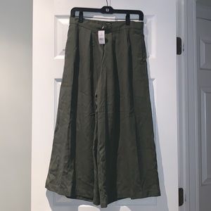Ann Taylor LOFT margaret tencel culotte pants Olive green size small w pockets